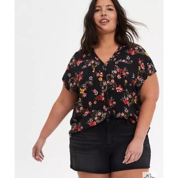 Torrid Women’s Sz 5 (30/32) Floral Skull‎ Challis Button Front Dolman Sleeve Top - Picture 1 of 9